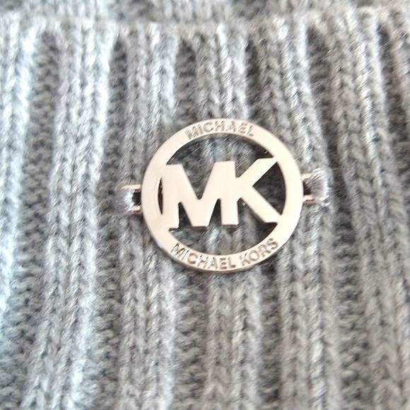 🎅 NWT MICHAEL KORS BEANIE WITH POM - Picture 3 of 6